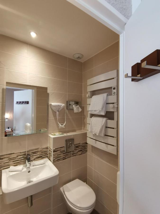 Logis Hotel Le Cerf บริยาร์ ภายนอก รูปภาพ