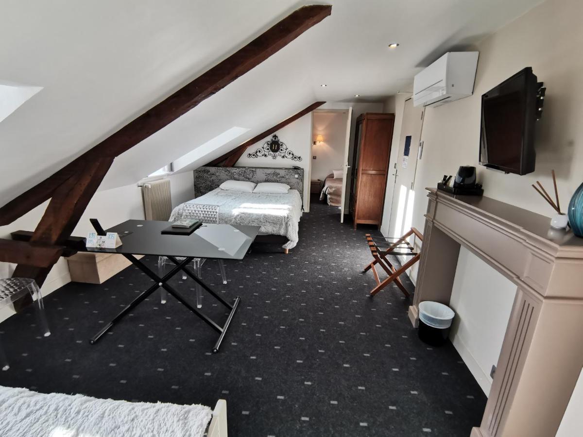 Logis Hotel Le Cerf บริยาร์ ภายนอก รูปภาพ