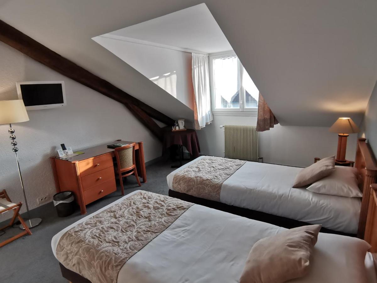 Logis Hotel Le Cerf บริยาร์ ภายนอก รูปภาพ