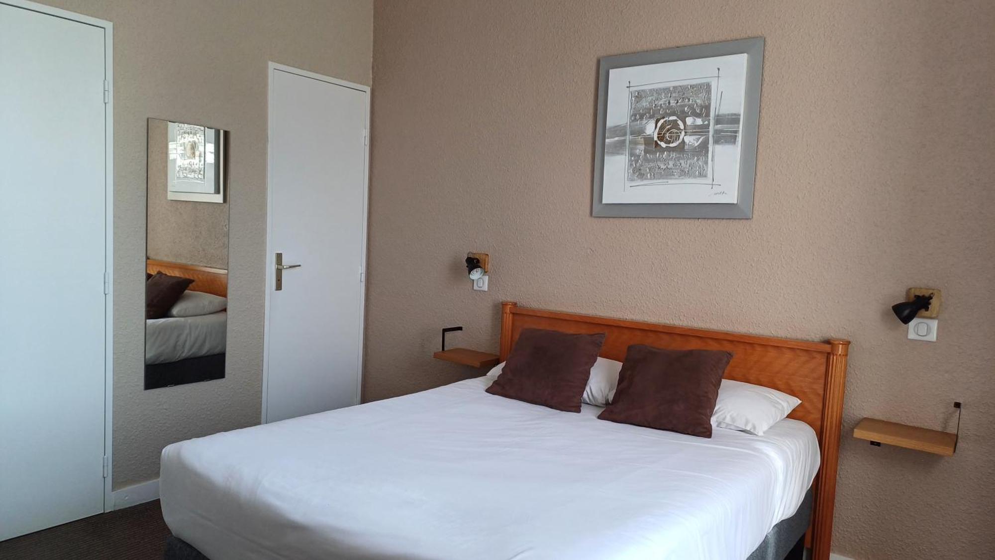 Logis Hotel Le Cerf บริยาร์ ภายนอก รูปภาพ