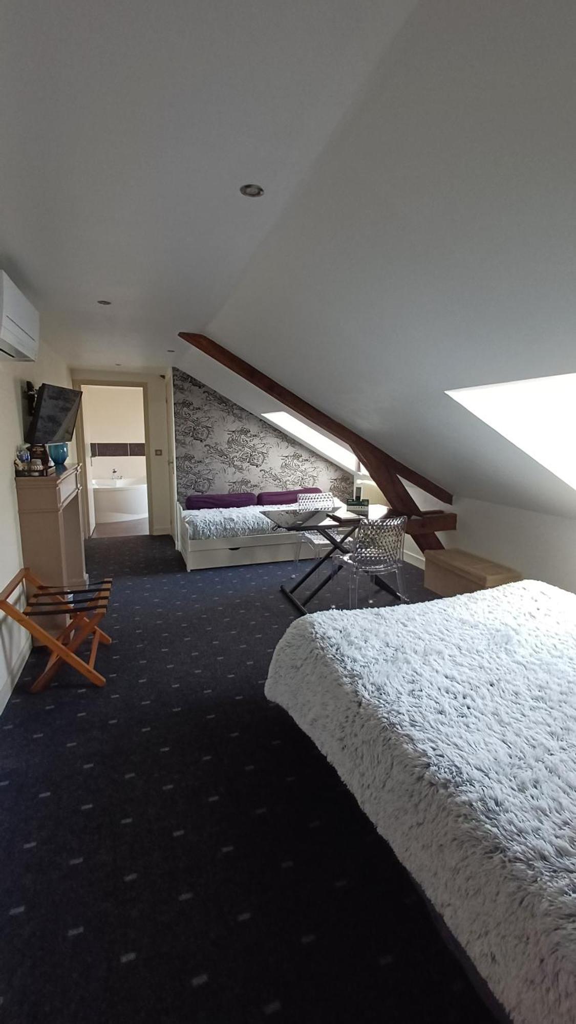 Logis Hotel Le Cerf บริยาร์ ภายนอก รูปภาพ