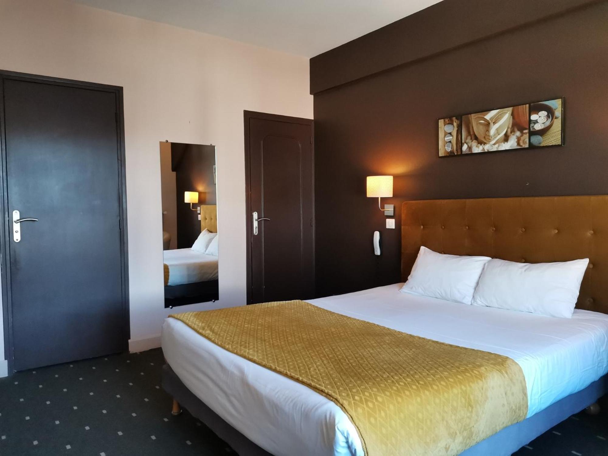 Logis Hotel Le Cerf บริยาร์ ภายนอก รูปภาพ