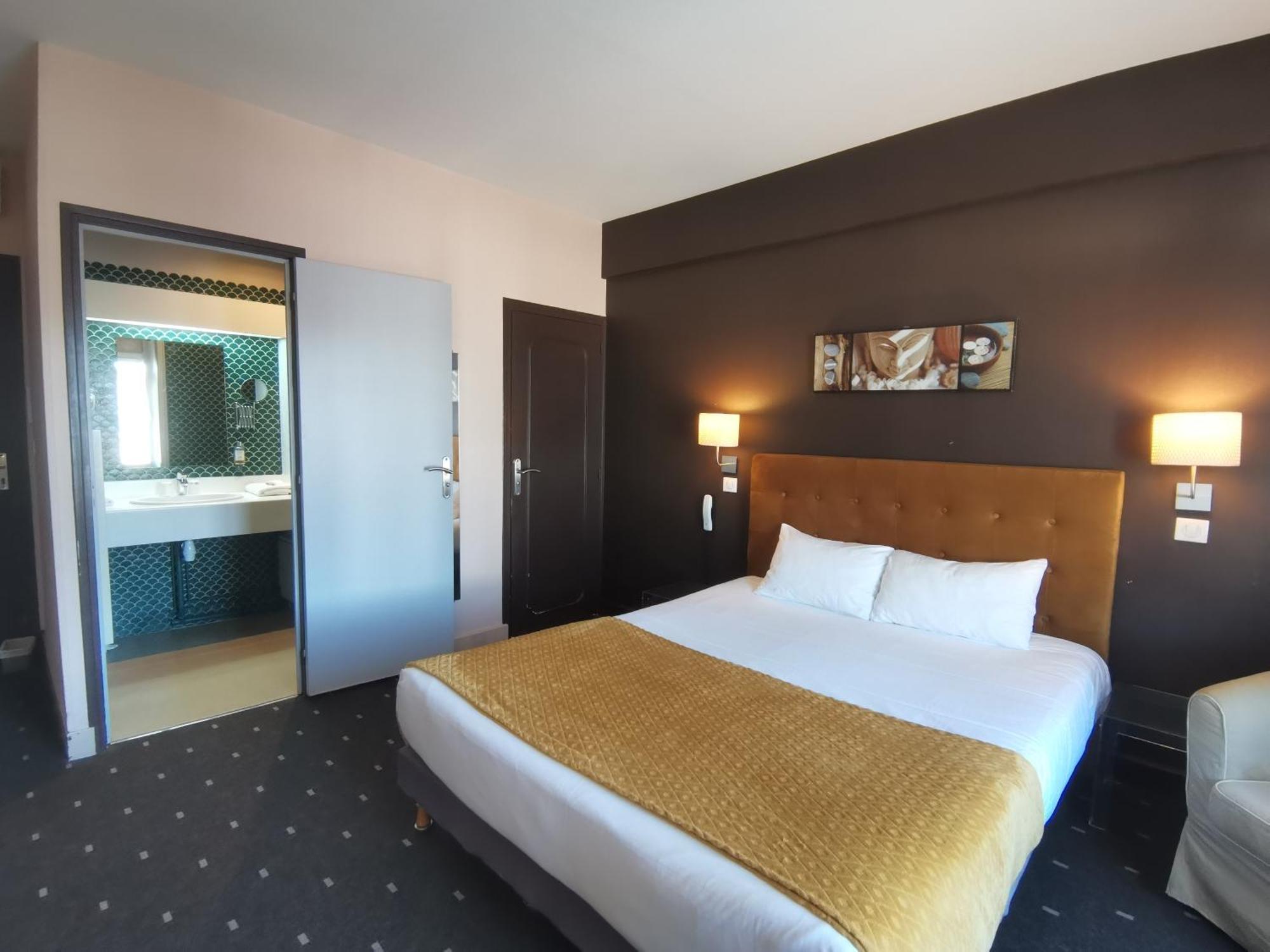 Logis Hotel Le Cerf บริยาร์ ภายนอก รูปภาพ