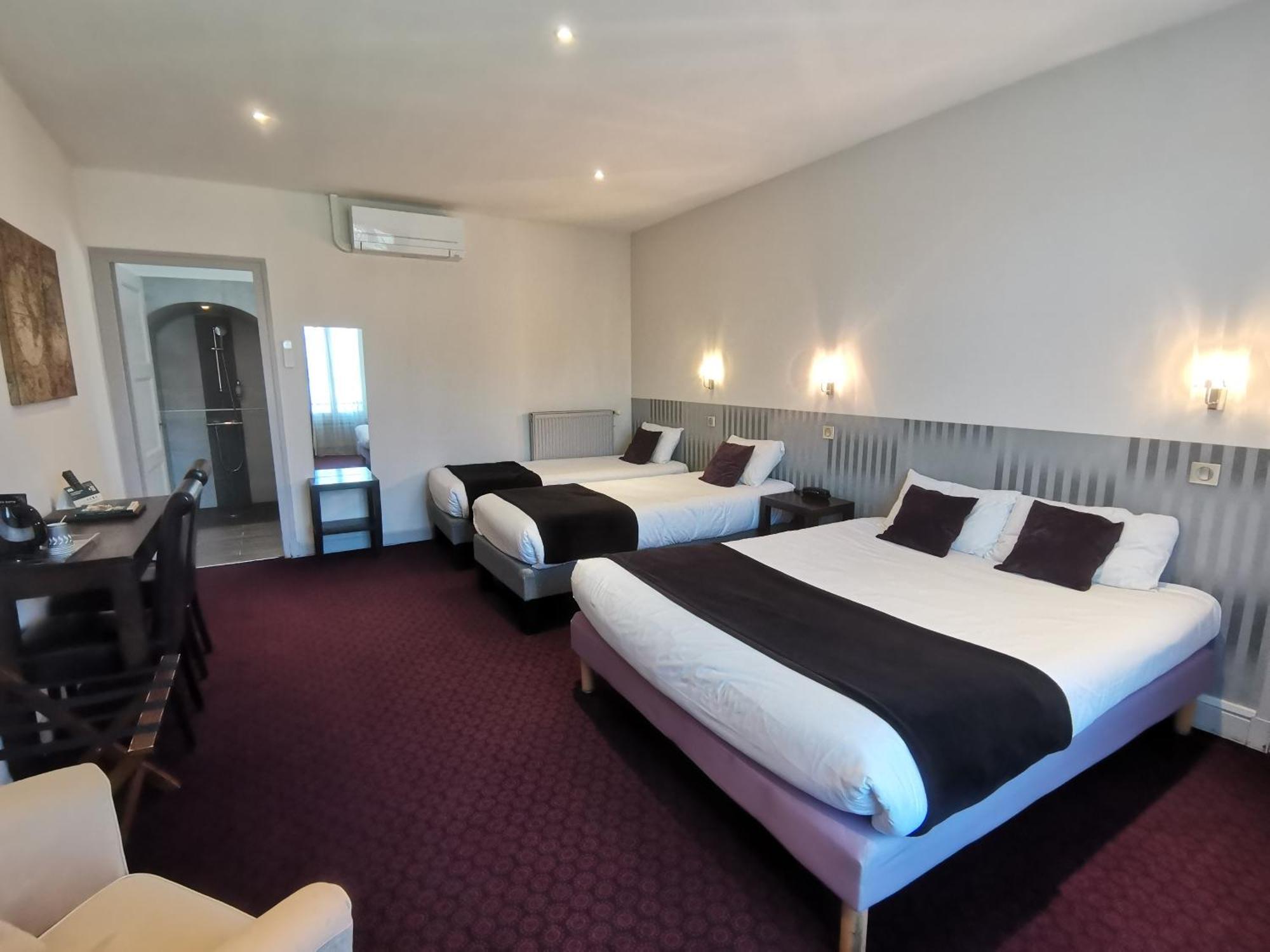 Logis Hotel Le Cerf บริยาร์ ภายนอก รูปภาพ