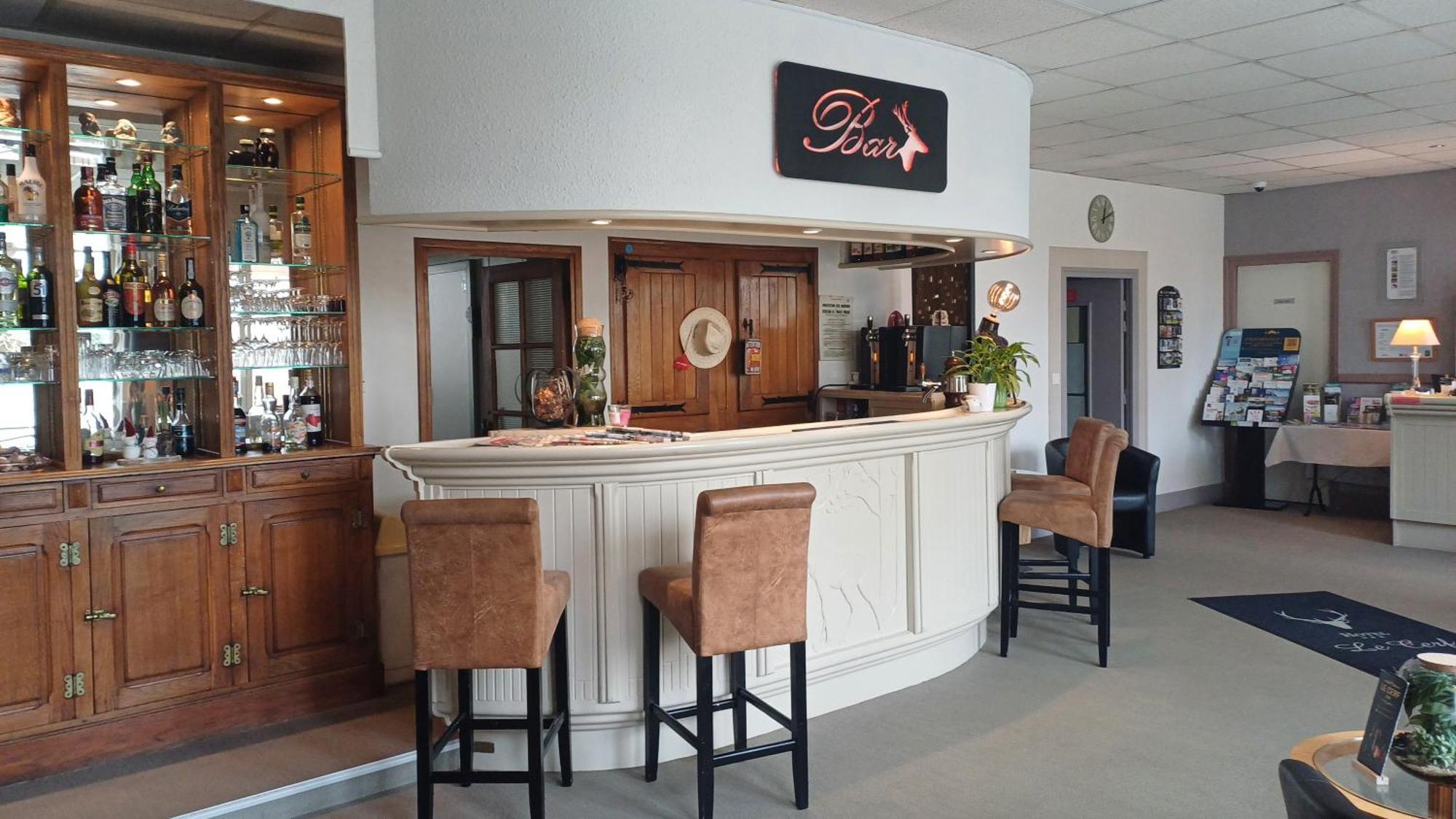 Logis Hotel Le Cerf บริยาร์ ภายนอก รูปภาพ