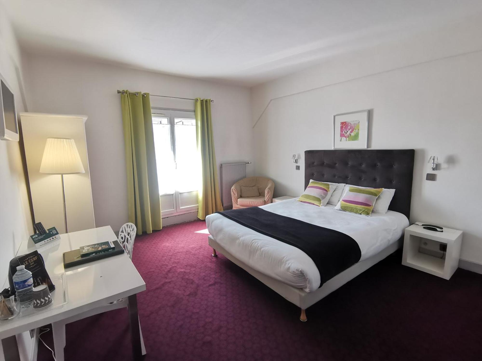 Logis Hotel Le Cerf บริยาร์ ภายนอก รูปภาพ