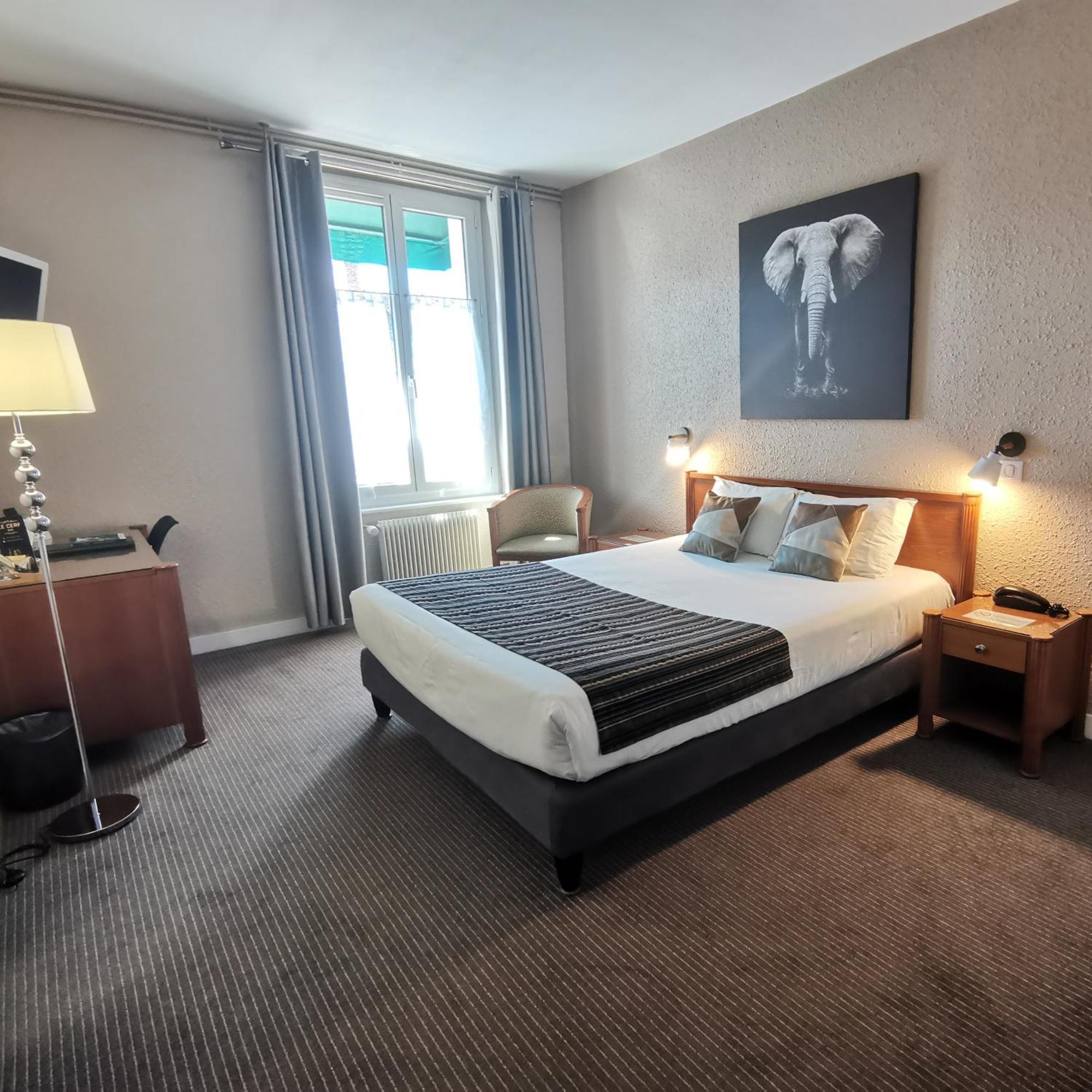Logis Hotel Le Cerf บริยาร์ ภายนอก รูปภาพ
